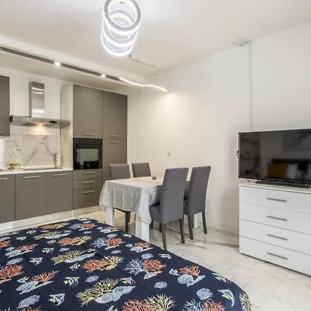 Royal Platinum Studio Apartment فوديس المظهر الخارجي الصورة
