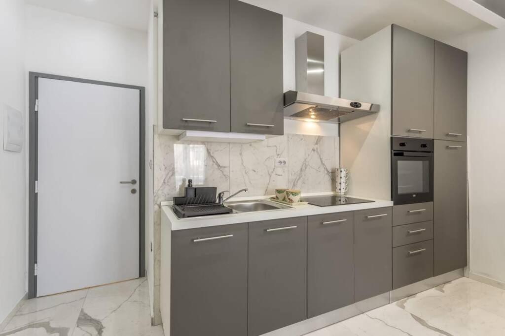 Royal Platinum Studio Apartment فوديس المظهر الخارجي الصورة