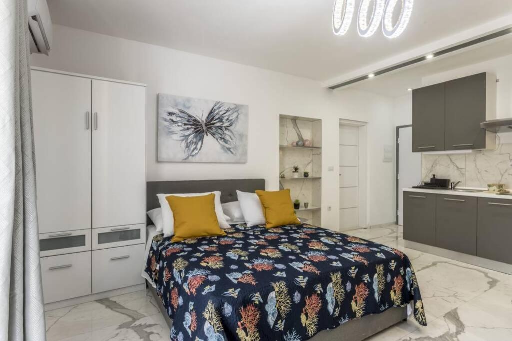 Royal Platinum Studio Apartment فوديس المظهر الخارجي الصورة