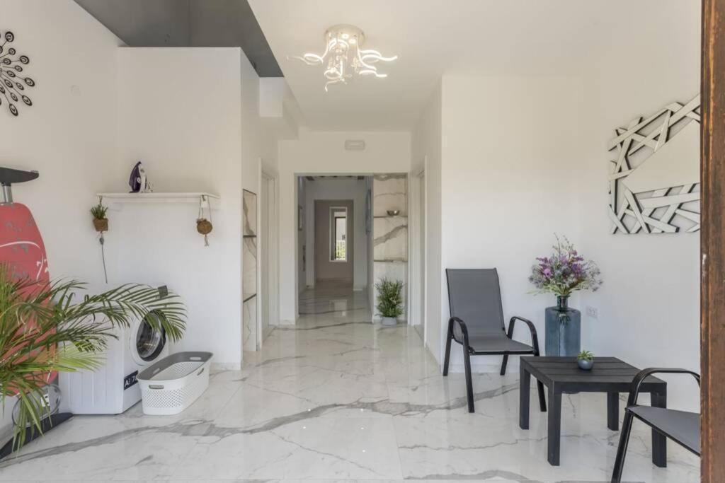 Royal Platinum Studio Apartment فوديس المظهر الخارجي الصورة