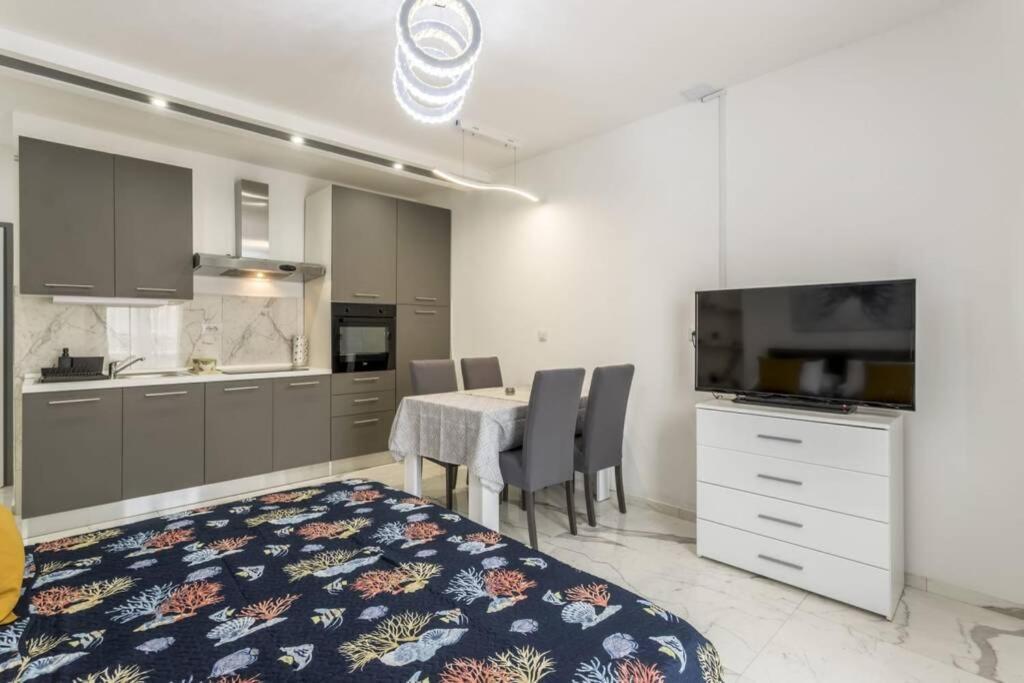 Royal Platinum Studio Apartment فوديس المظهر الخارجي الصورة