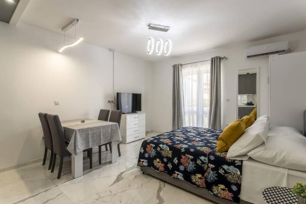 Royal Platinum Studio Apartment فوديس المظهر الخارجي الصورة