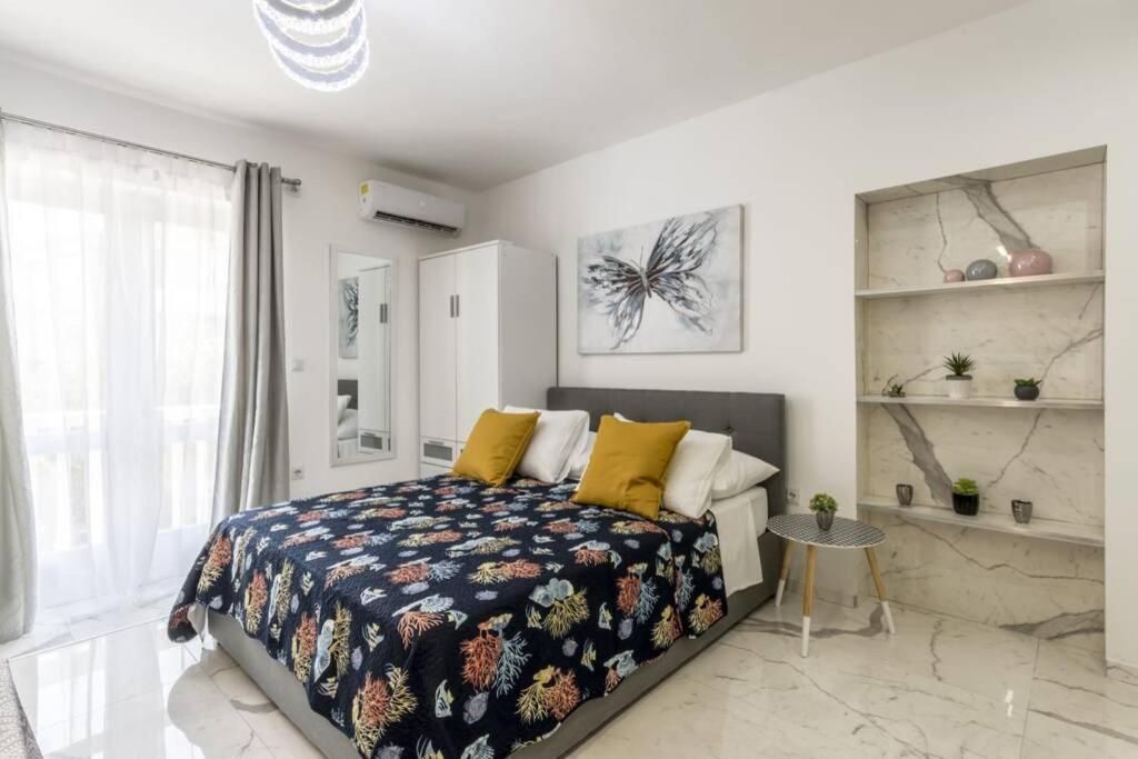 Royal Platinum Studio Apartment فوديس المظهر الخارجي الصورة